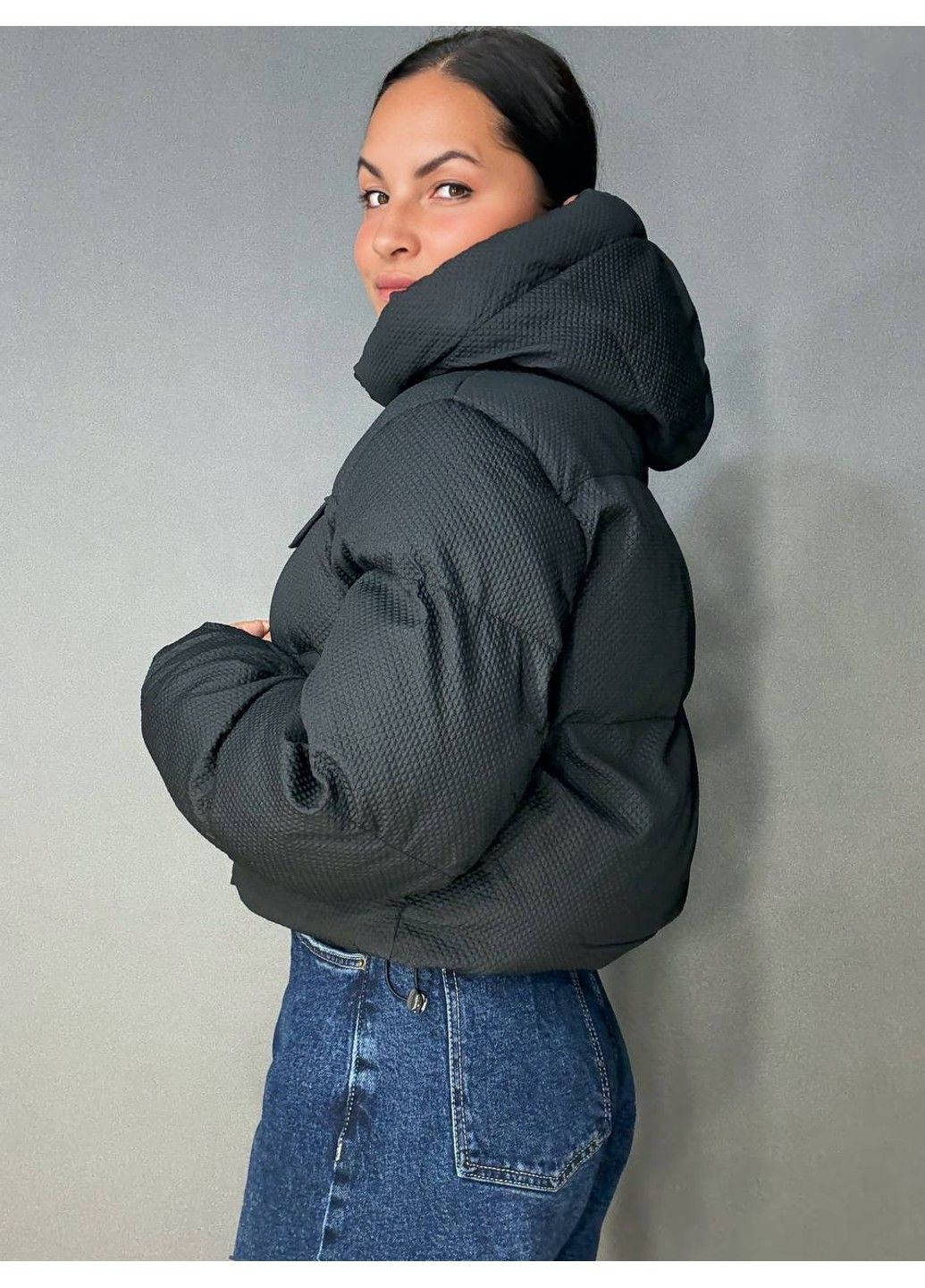 Чорна демісезонна куртка жіноча 10039 вафельна пуффер оверсайз з капюшоном чорна Lady yep