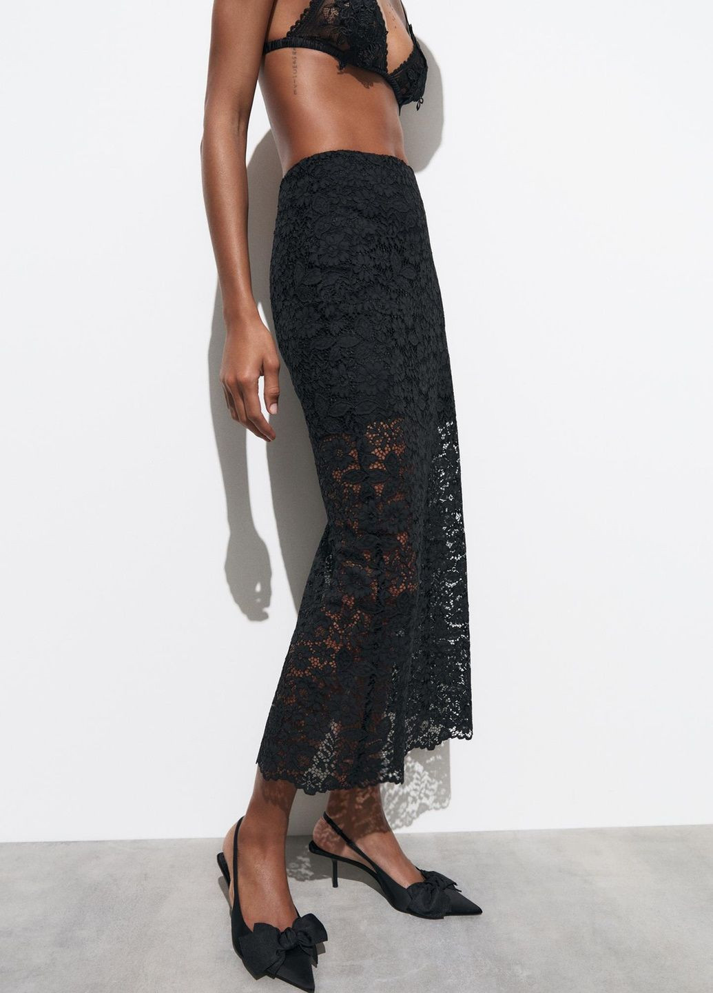 Черная праздничный цветочной расцветки юбка Zara