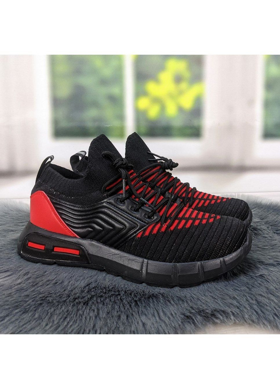Черные демисезонные кроссовки подростковые черные с красным текстильные Канарейка