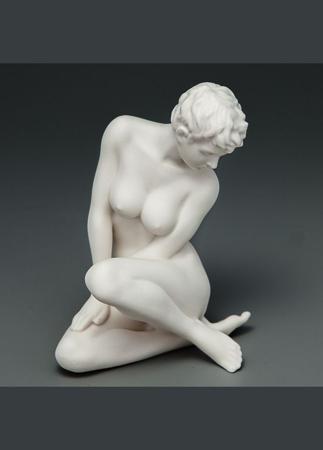 Статуэтка фарфоровая Девушка 12 см 30105 бисквит Unicorn Studio (302239529)