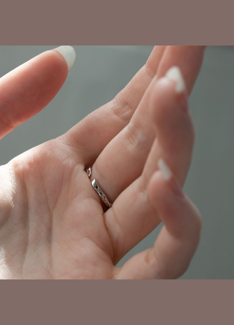 Готическое колечко с черным кристаллом серебристое кольцо минимализм стиль унисекс нежная причудливой формы фэнтези с камнем No Brand (331155364)