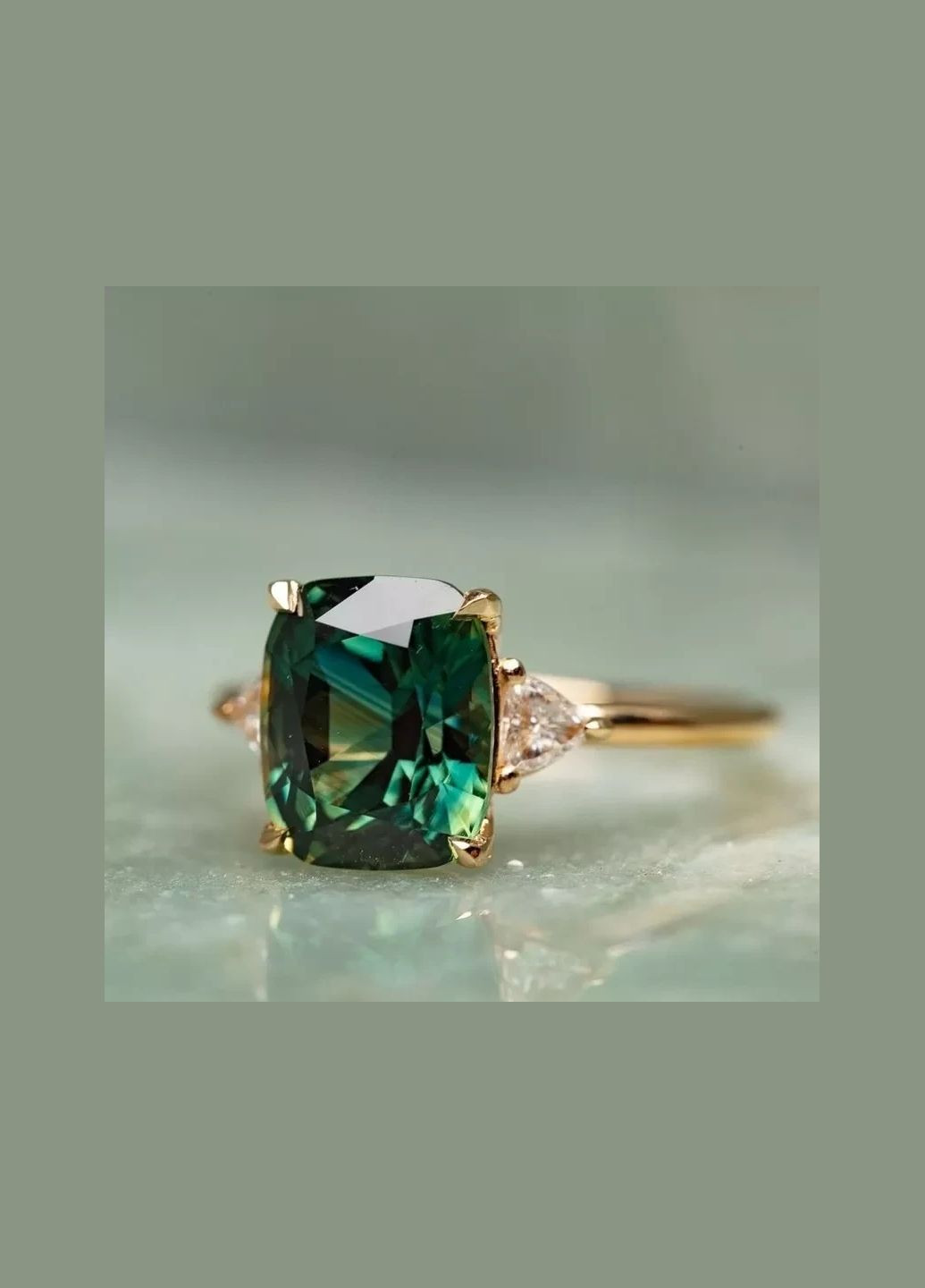 Каблучка жіноча елегантна з великим розкішним зеленим каменем Сицилія золотиста р 18 Fashion Jewelry (285814496)