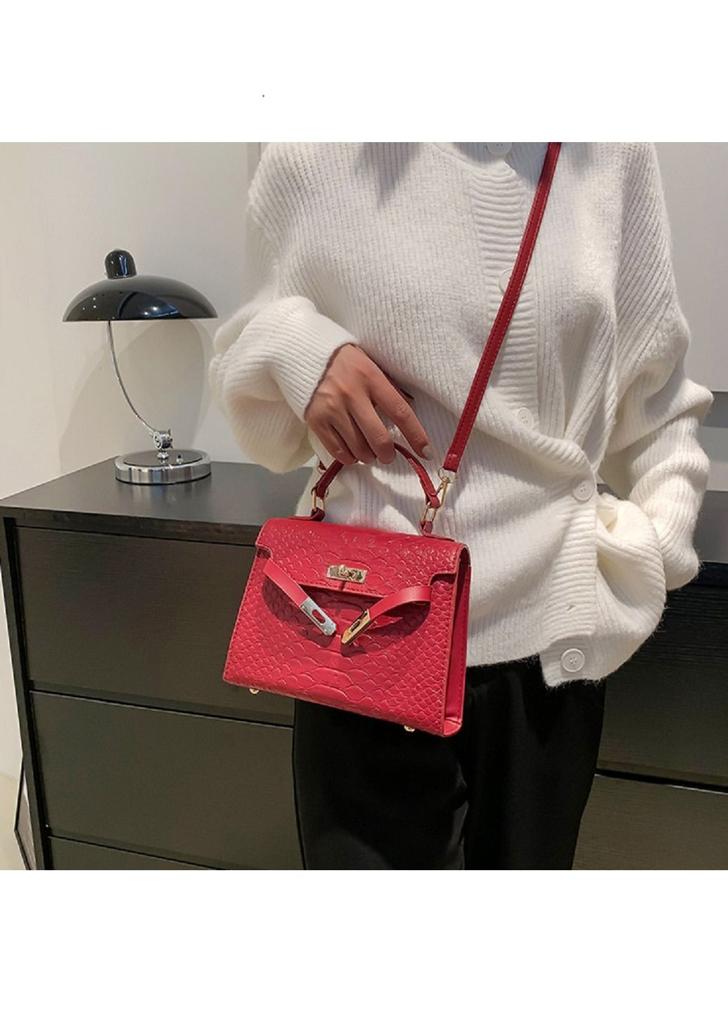 Жіноча класична сумка кросбоді через плече з екошкіри з клапаном RoyalBag P2-8535 (332214208)