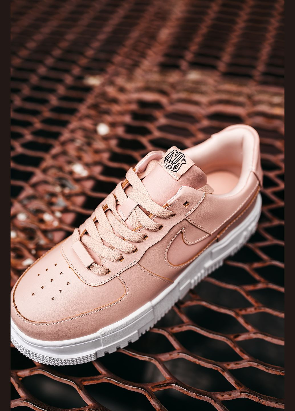 Рожеві кросівки унісекс Nike Air Force Pixel