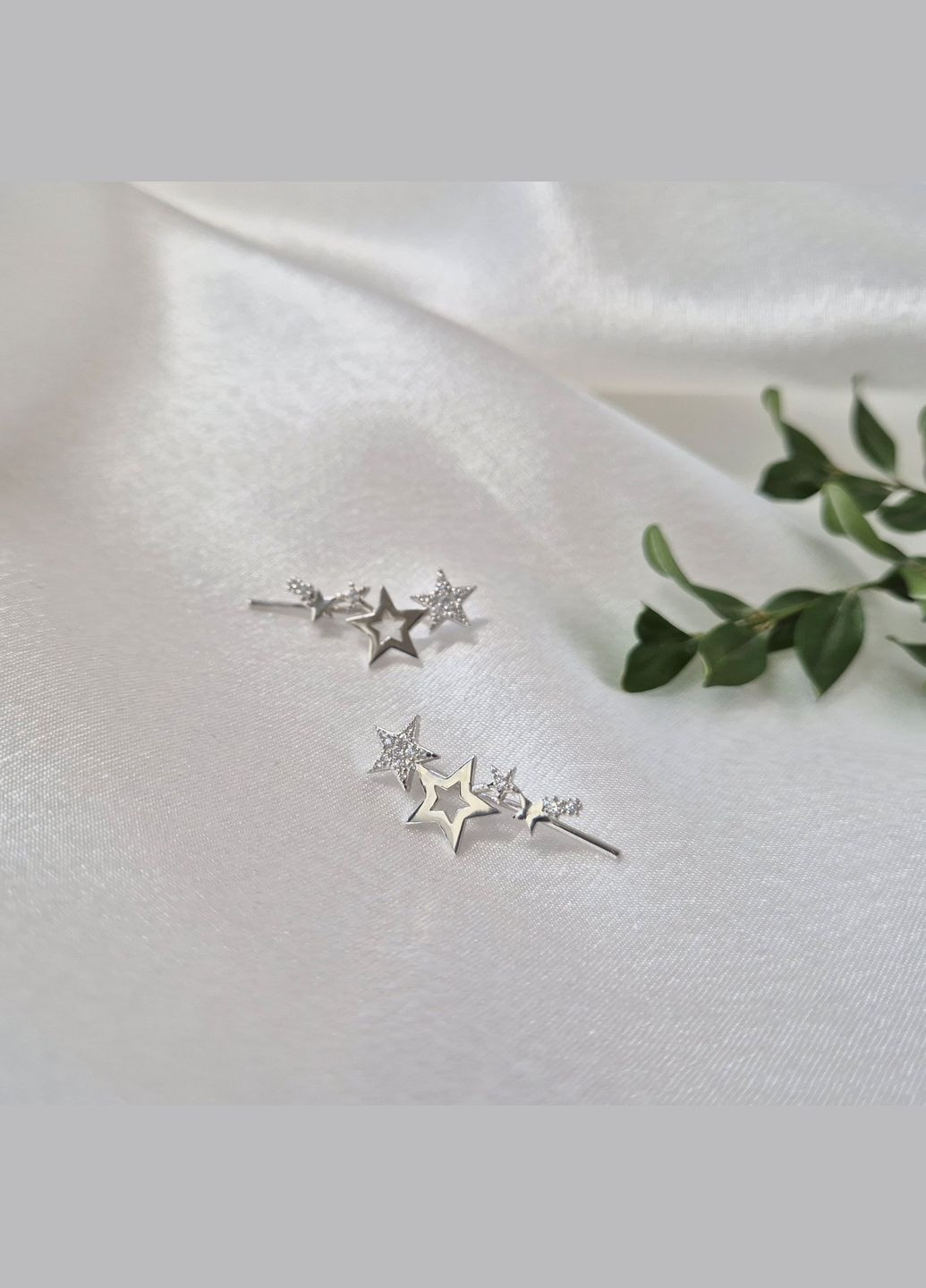 Серебряные серьги каффы Звезды с Белыми камнями серебро 925 пробы Родированное 2412р 2.60г No Brand (331902220)