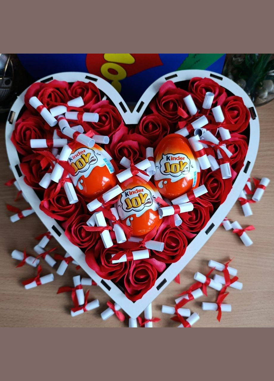 Подарунковий бокс серце з кіндерами трояндами та 101 причиною «Чому я тебе люблю» (ar173) No Brand (317539265)