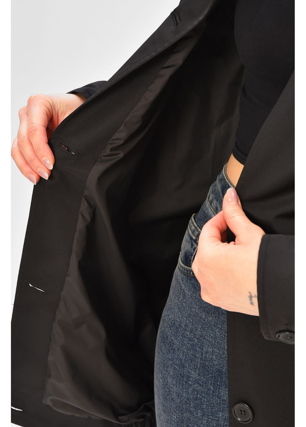 Чорна демісезонна бомбер жіночий однотонний напівбатальний чорного кольору куртка-пальто Let's Shop