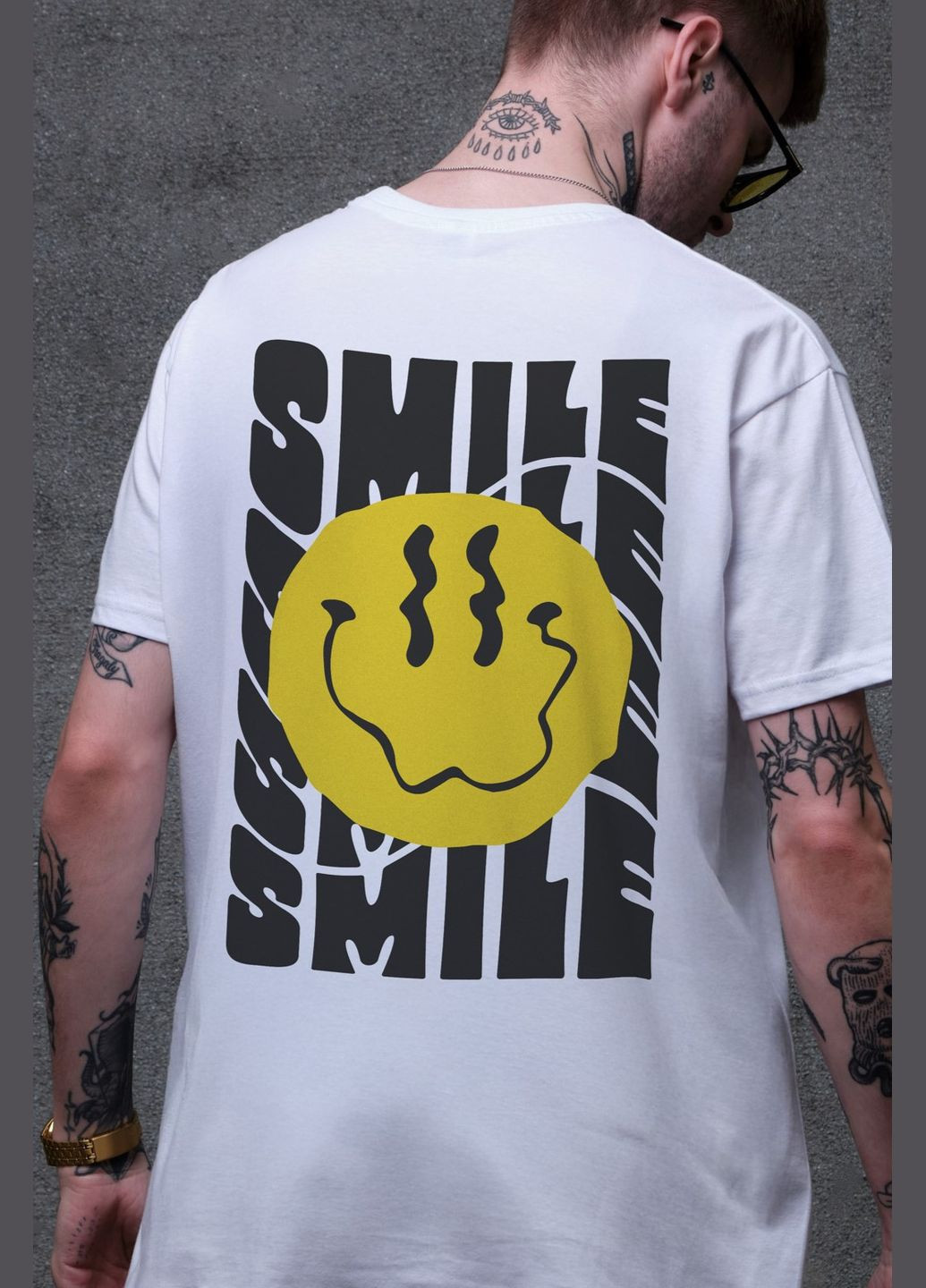 Біла чоловіча оверсайз футболка з принтом smile з довгим рукавом Without