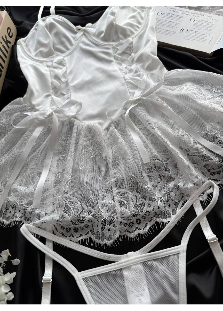 Белый комплект женского белья с чулками Simply sexy