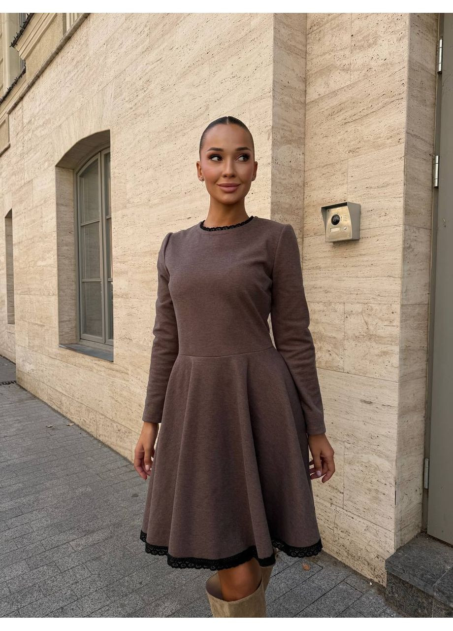 Коричнева вечірня жіноча сукня міні з мереживом та пишною спідницею кльош MonCher