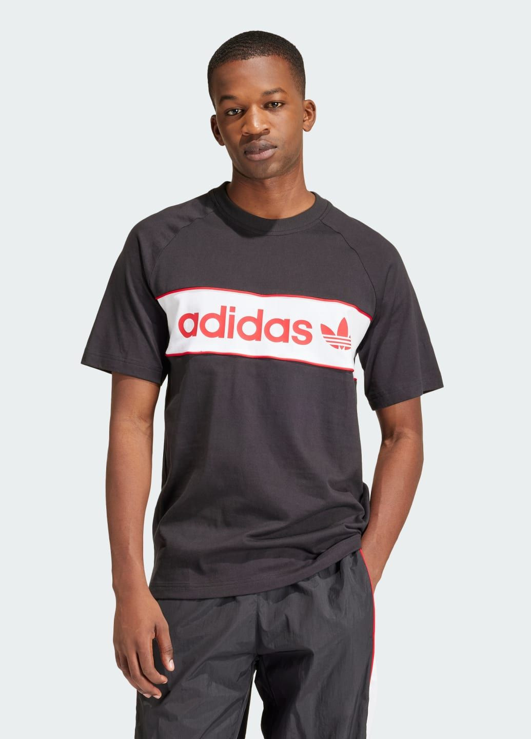 Чорна футболка archive adidas