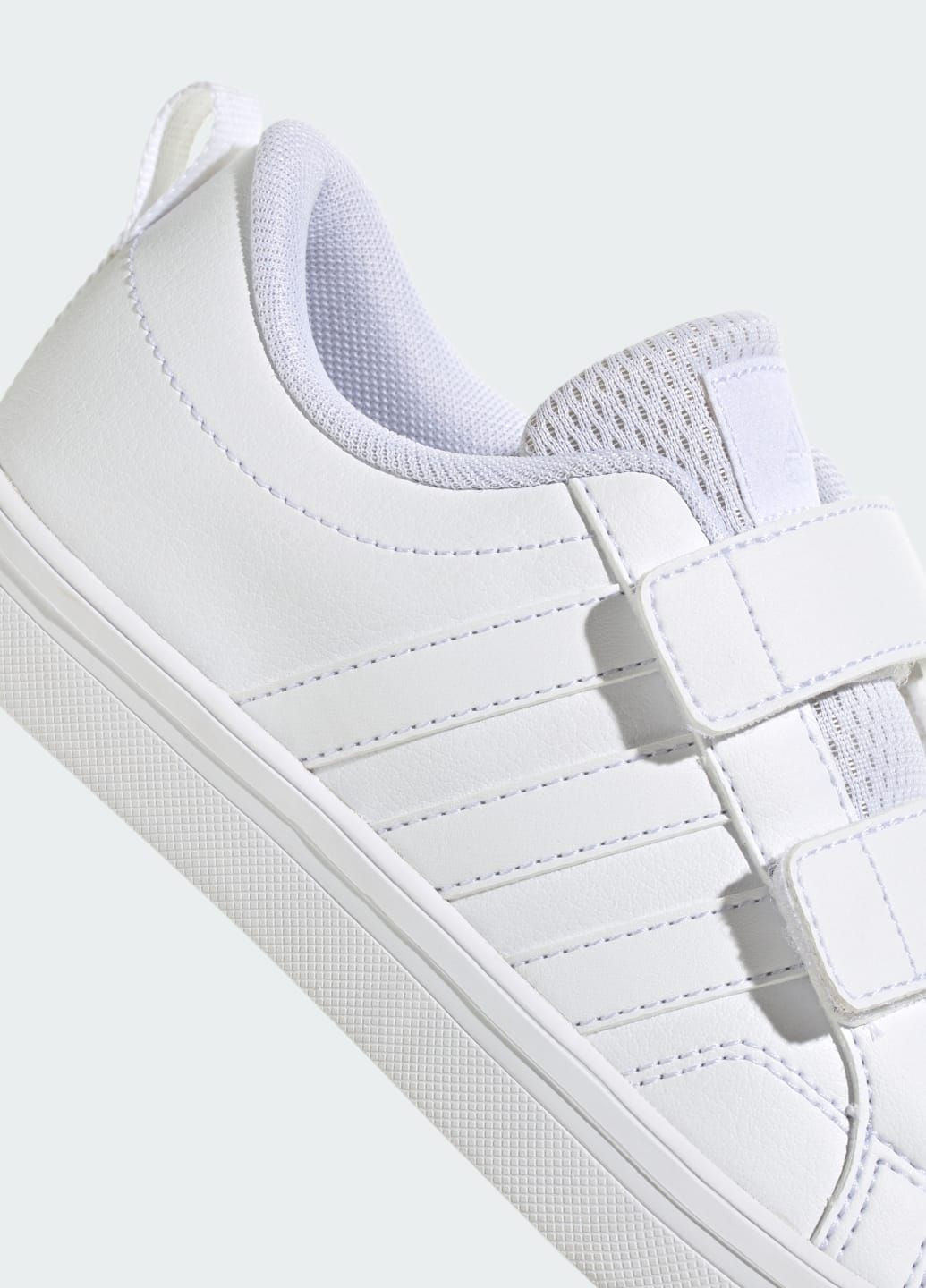 Білі всесезонні кросівки vs pace 2.0 kids adidas