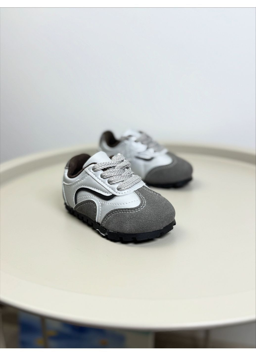 Сірі всесезонні кросівки дитячі сірі 1594 No Brand