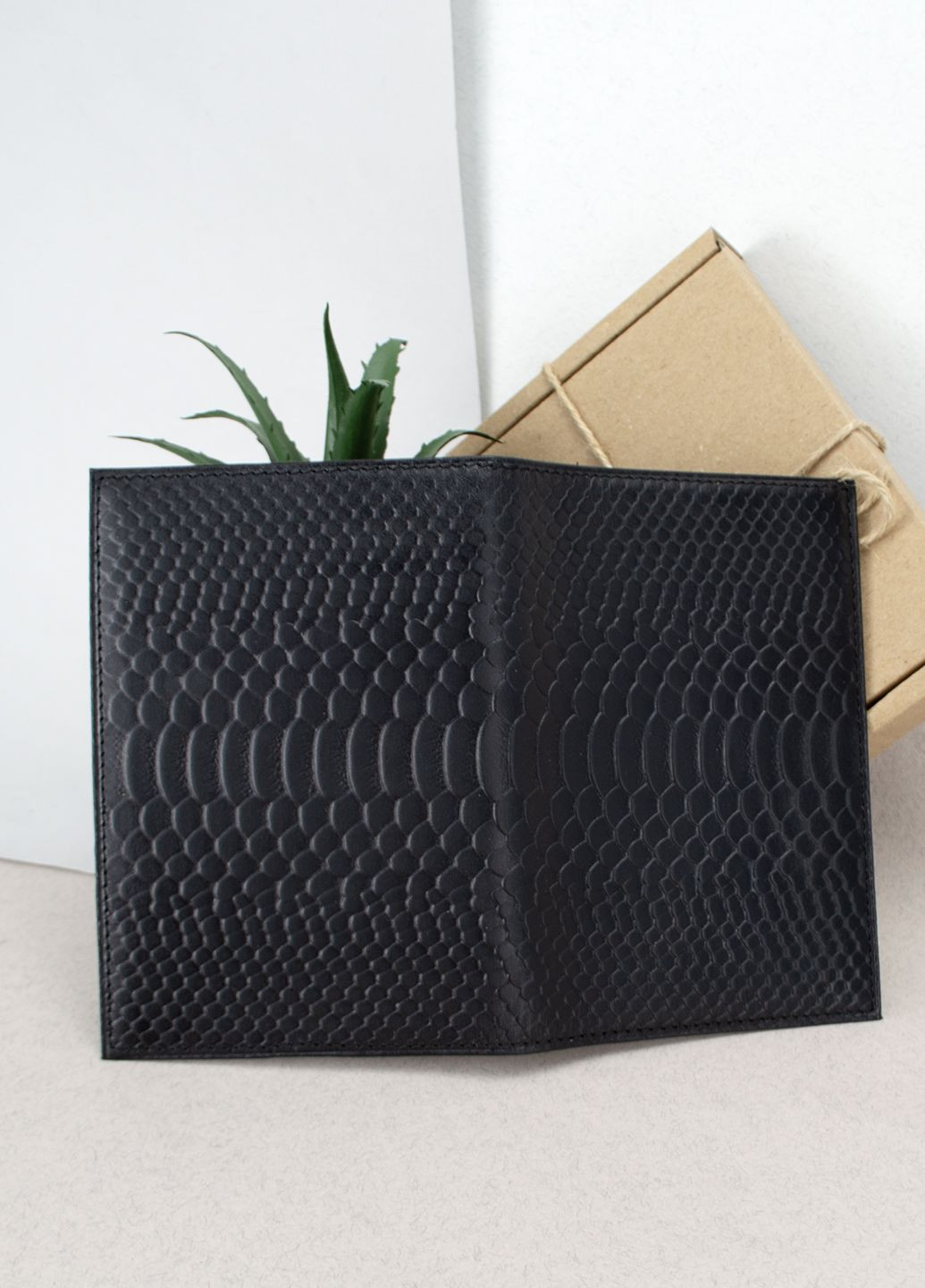 Подарунковий жіночий набір №91: гаманець Leona + обкладинка на паспорт (чорний пітон) HandyCover (283323777)