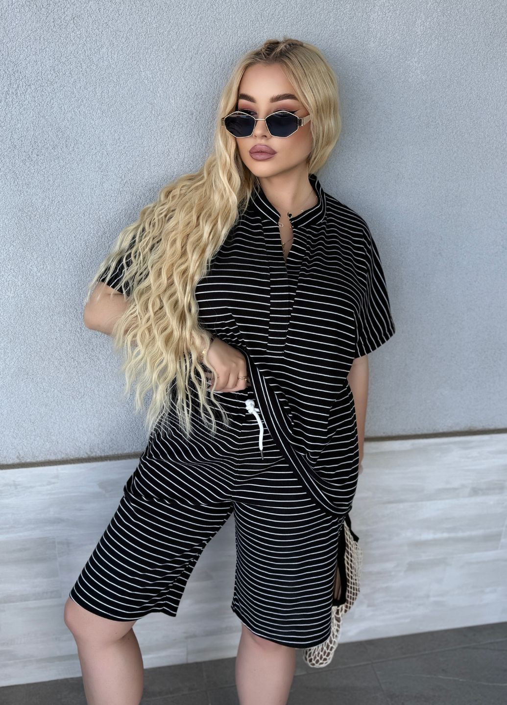 Костюм жіночий літній оверсайз в смужку з трикотажу (футболка + шорти) No Brand (336965526)
