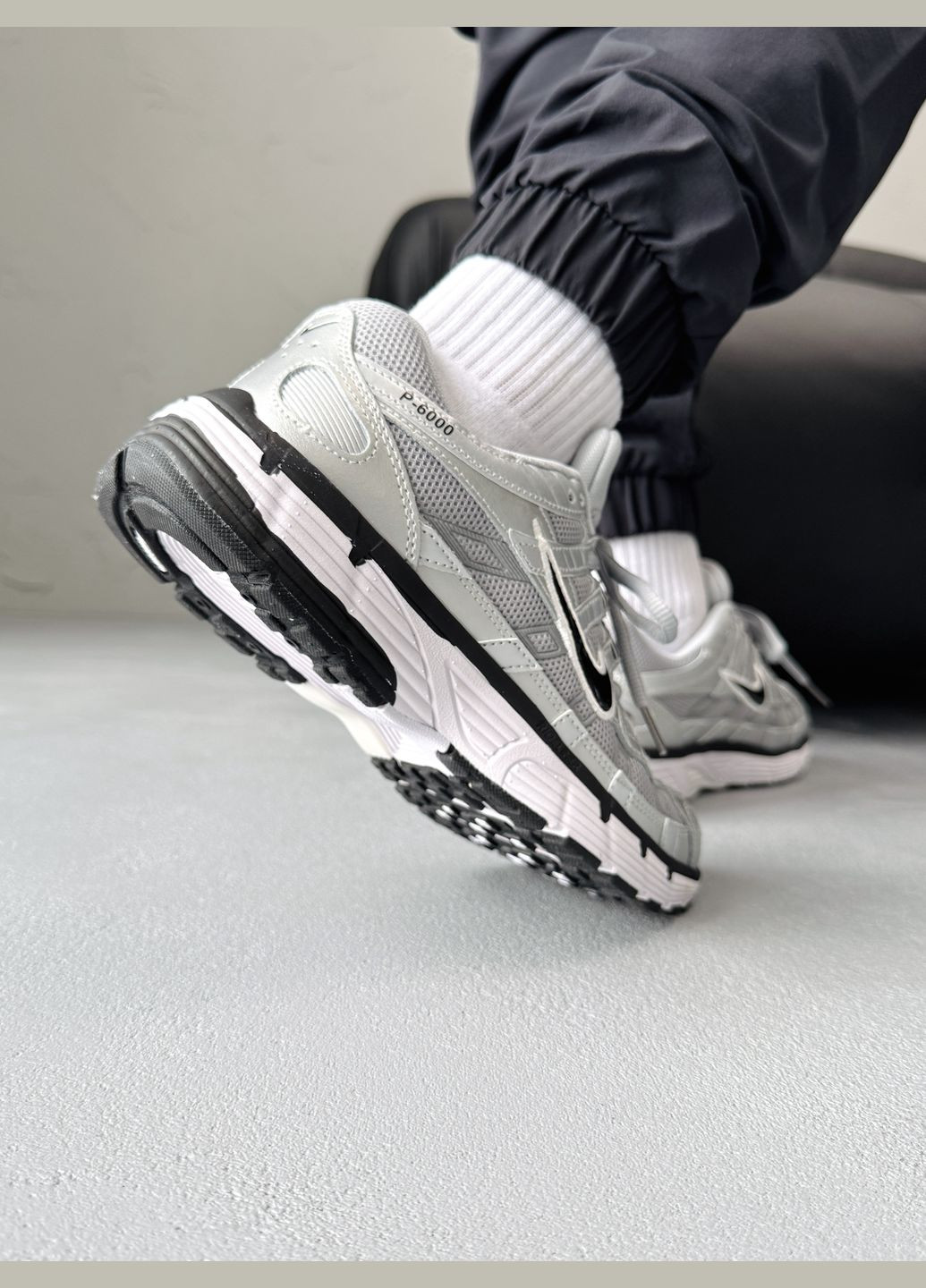 Срібні Осінні кросівки чоловічі і жіночі nike p6000 white silver black | найк р6000 білі No Brand