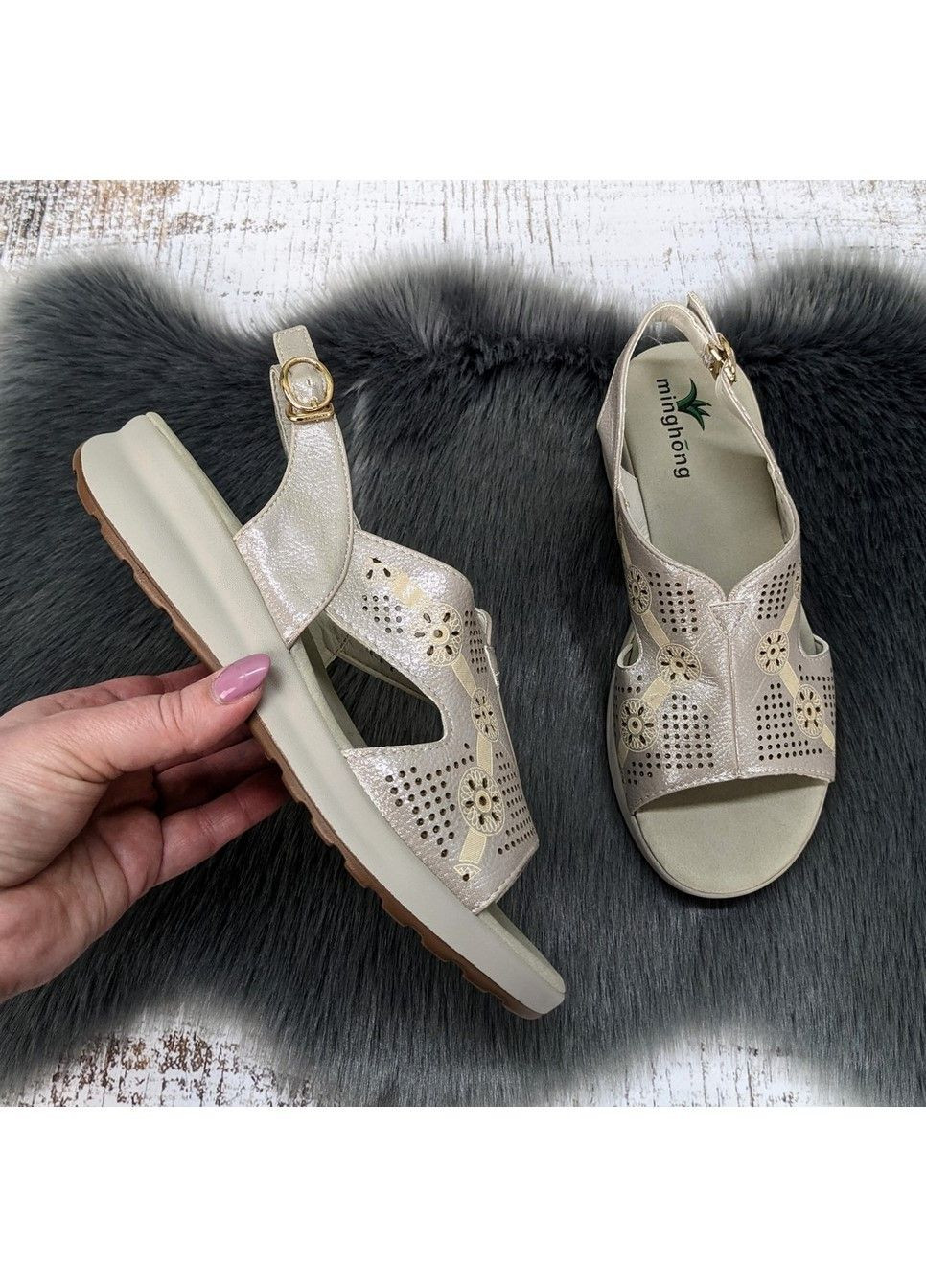 Босоніжки жіночі бежеві на низькому ходу Fashion (332018015)