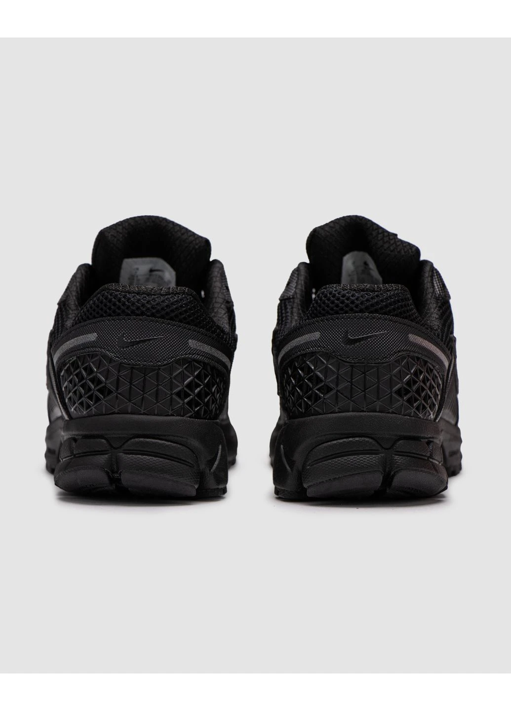 Черные летние кроссовки nike air zoom vomero 5 triple black найк аир зум No Brand
