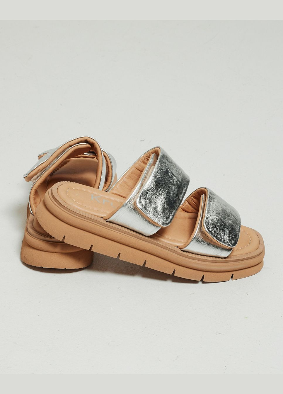 Серебряные шлепанцы на липучке кожа Krula