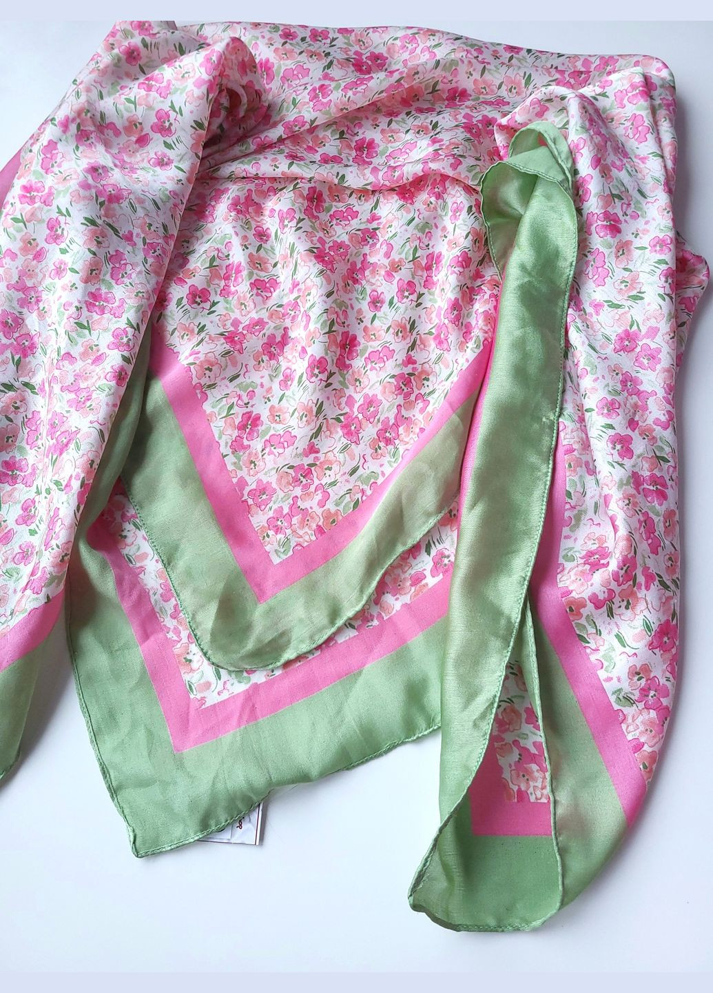 Шаль платок женский весна-лето-осень в цветочный принт 106х106 см No Brand (285720263)