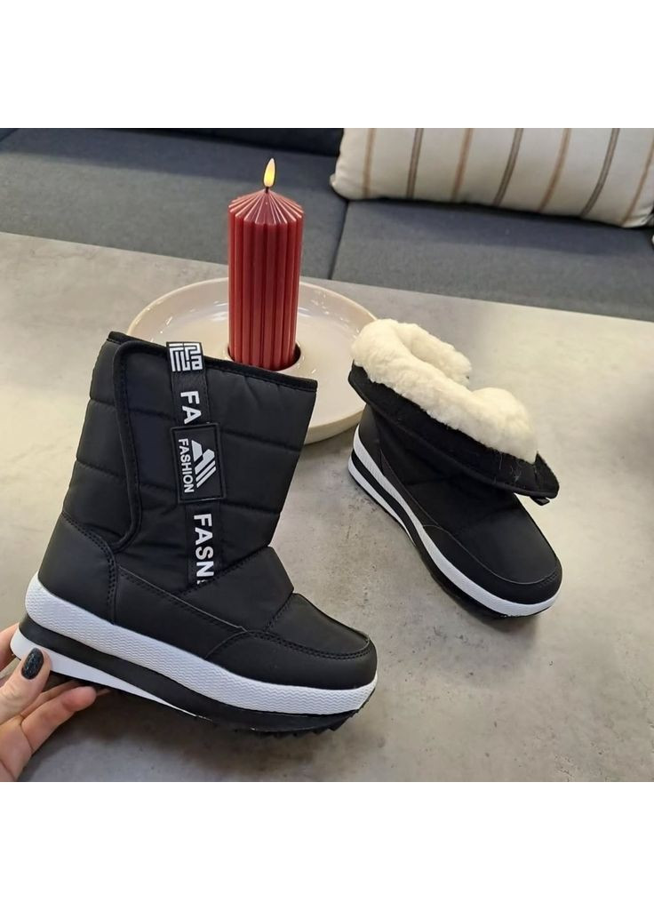 Черные легкие и теплые дутики для ребят Kimboo на липучке