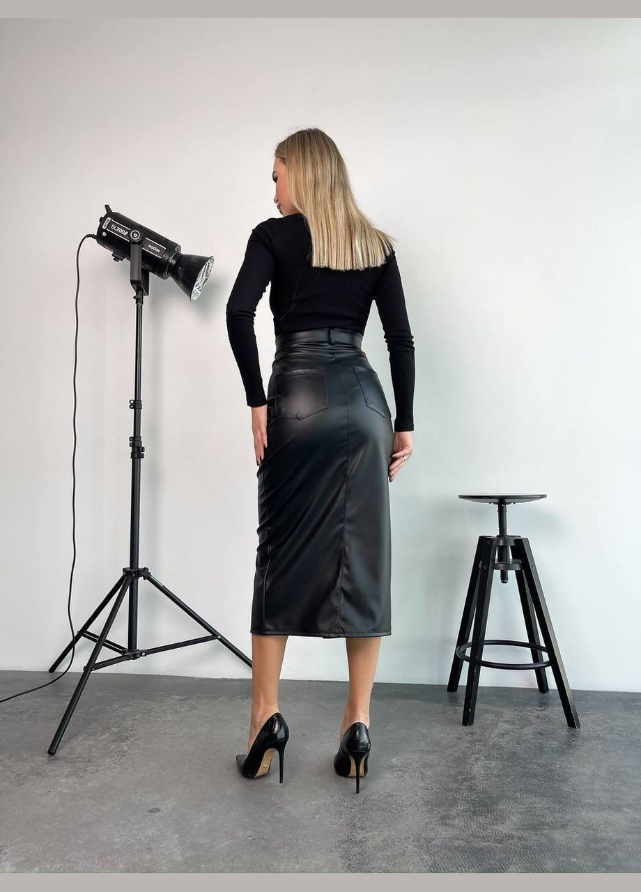 Черная офисная однотонная женская юбка с разрезом из эко-кожи на флисе черного цвета 29907 Fashion