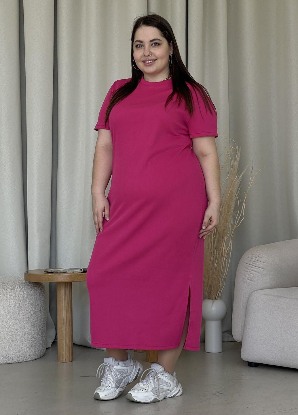 Малиновое повседневный длинное платье-футболка в рубчик светло-бежевое 700000122 оверсайз, платье-футболка Merlini однотонное