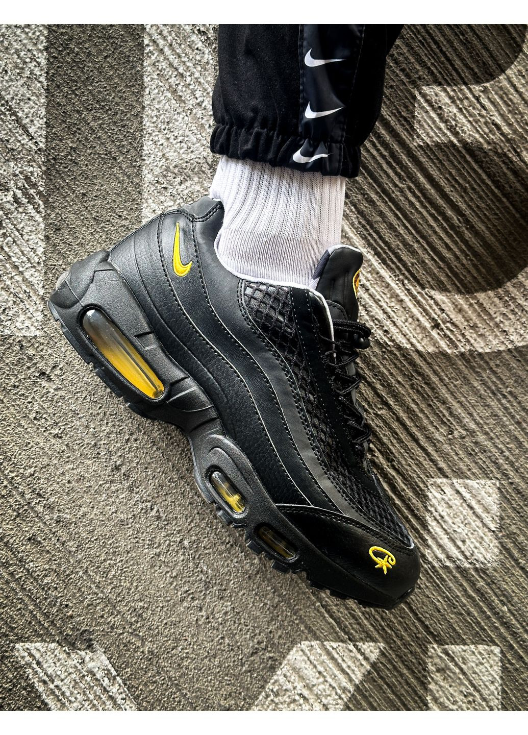 Чорні Осінні кросівки чоловічі і жіночі nike air max 95 corteiz black yellow | найк аір макс 95 чорні жовті No Brand