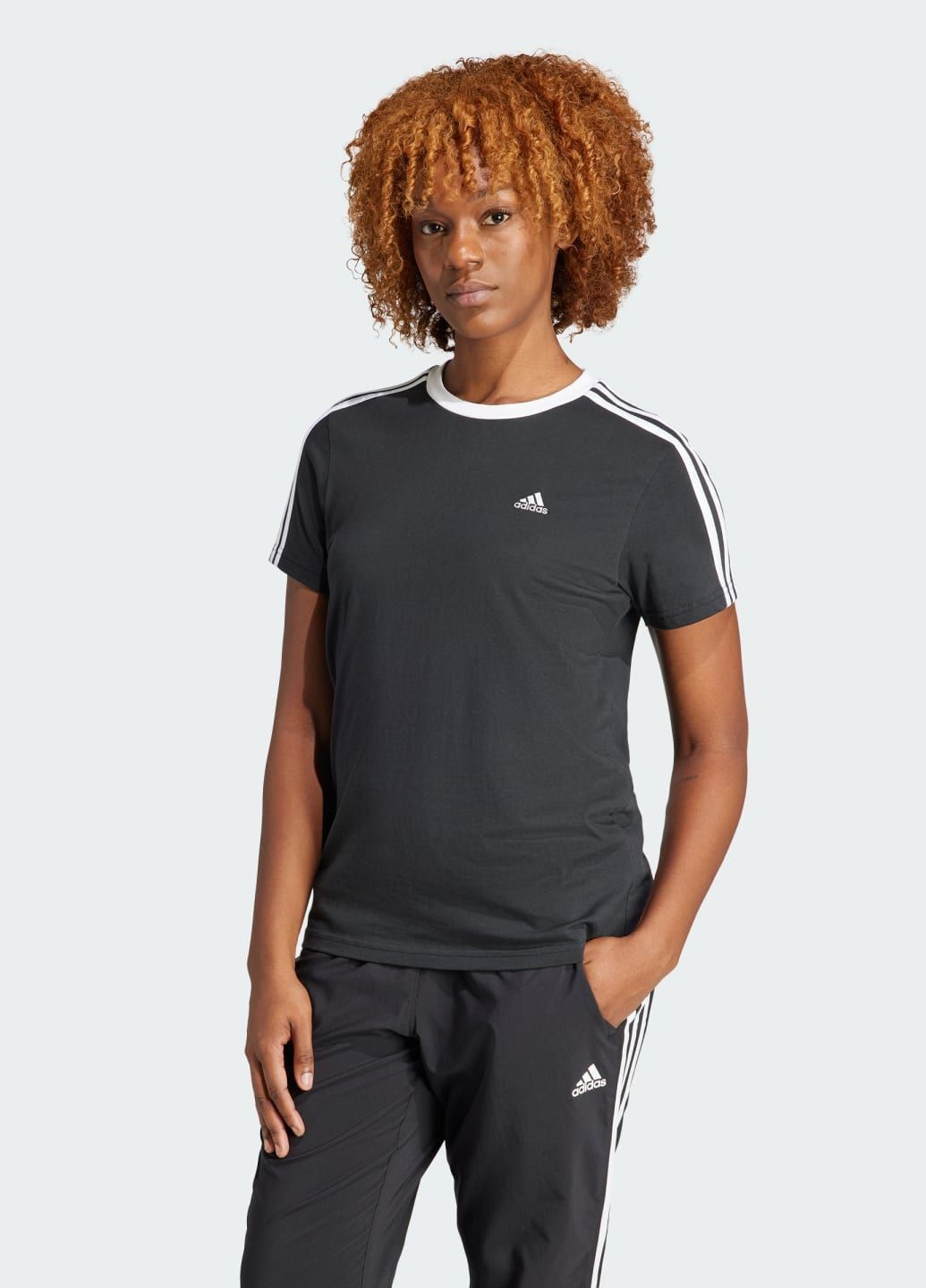 Черная всесезон футболка essentials 3-stripes adidas
