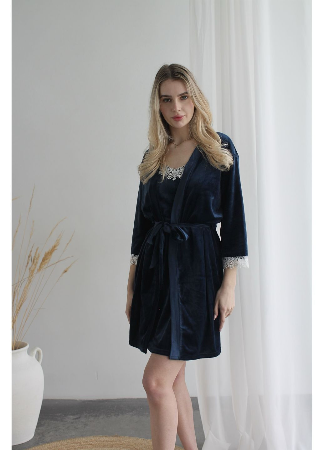 Синій демісезонний оксамитовий домашній комплект халат та сорочка Vakko
