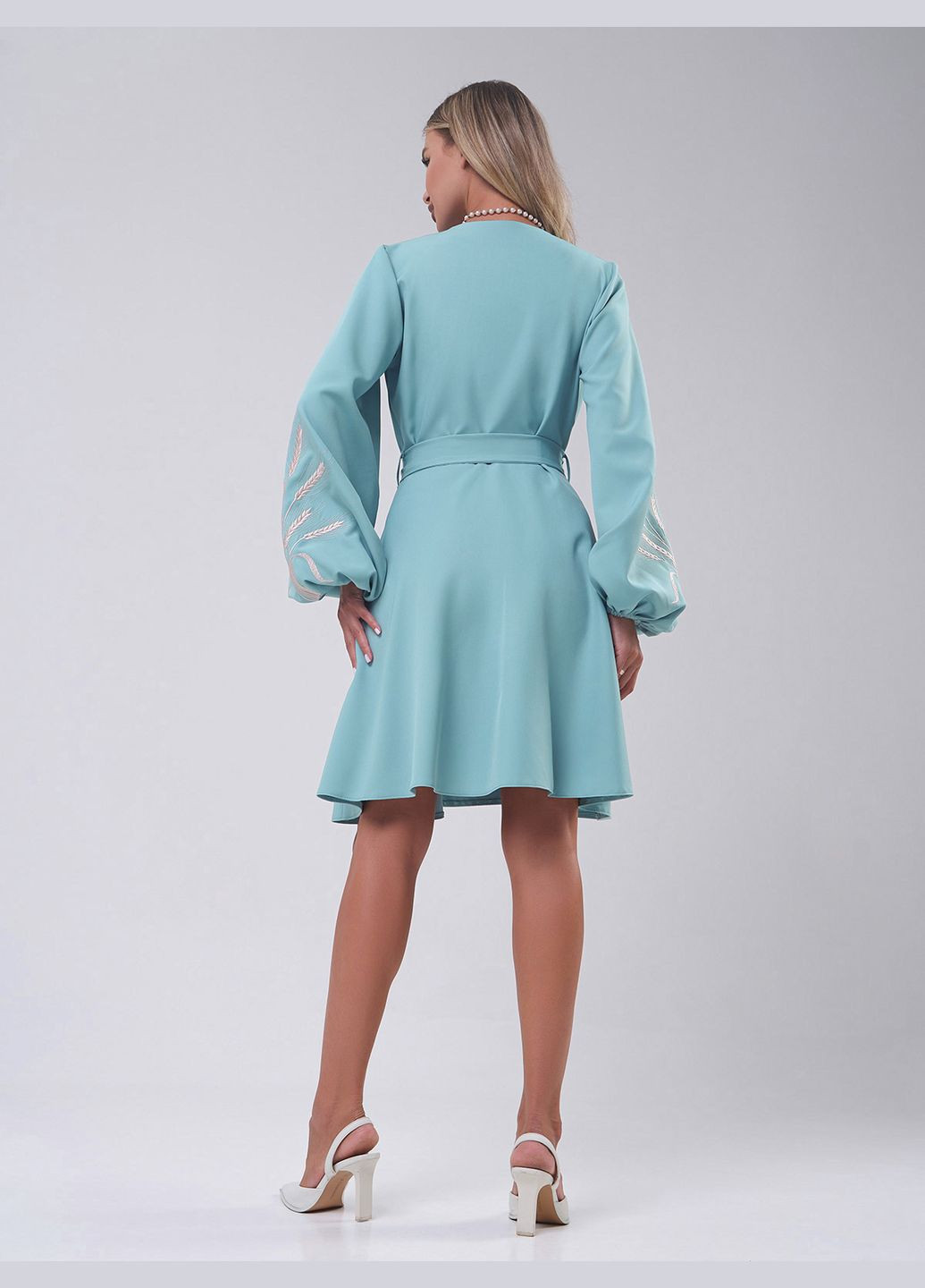 Мятное повседневный платья на запах ISSA PLUS однотонное