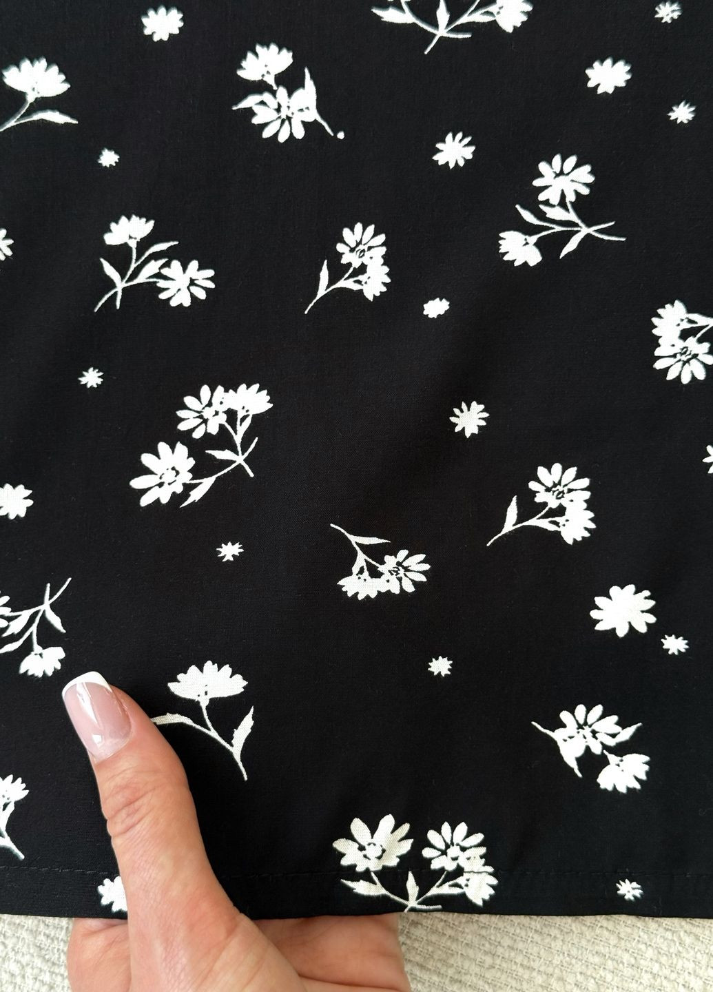 Чорна пляжна, повсякденний, кежуал, коктейльна літня легка сукня-поло з пояском в квіточку зі штапелю поло Merlini з квітковим принтом