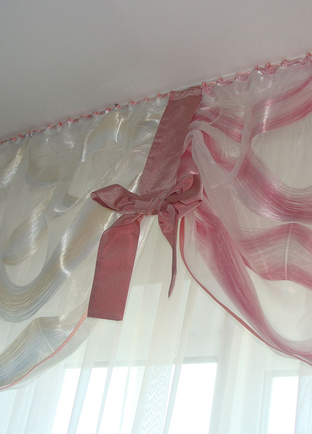 Ламбрекен Качельки из нитей с бантами карниз 250см розовый с белым и бежевым (92_1пб) Firanka Modern (335870530)