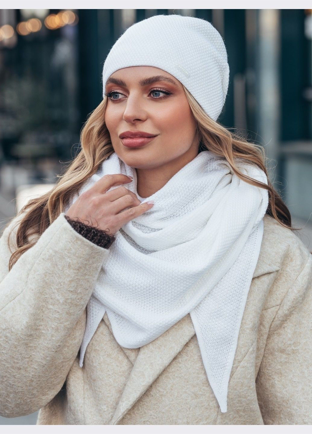 белые шапка и шарф фактурной вязки Dressa (307470964)
