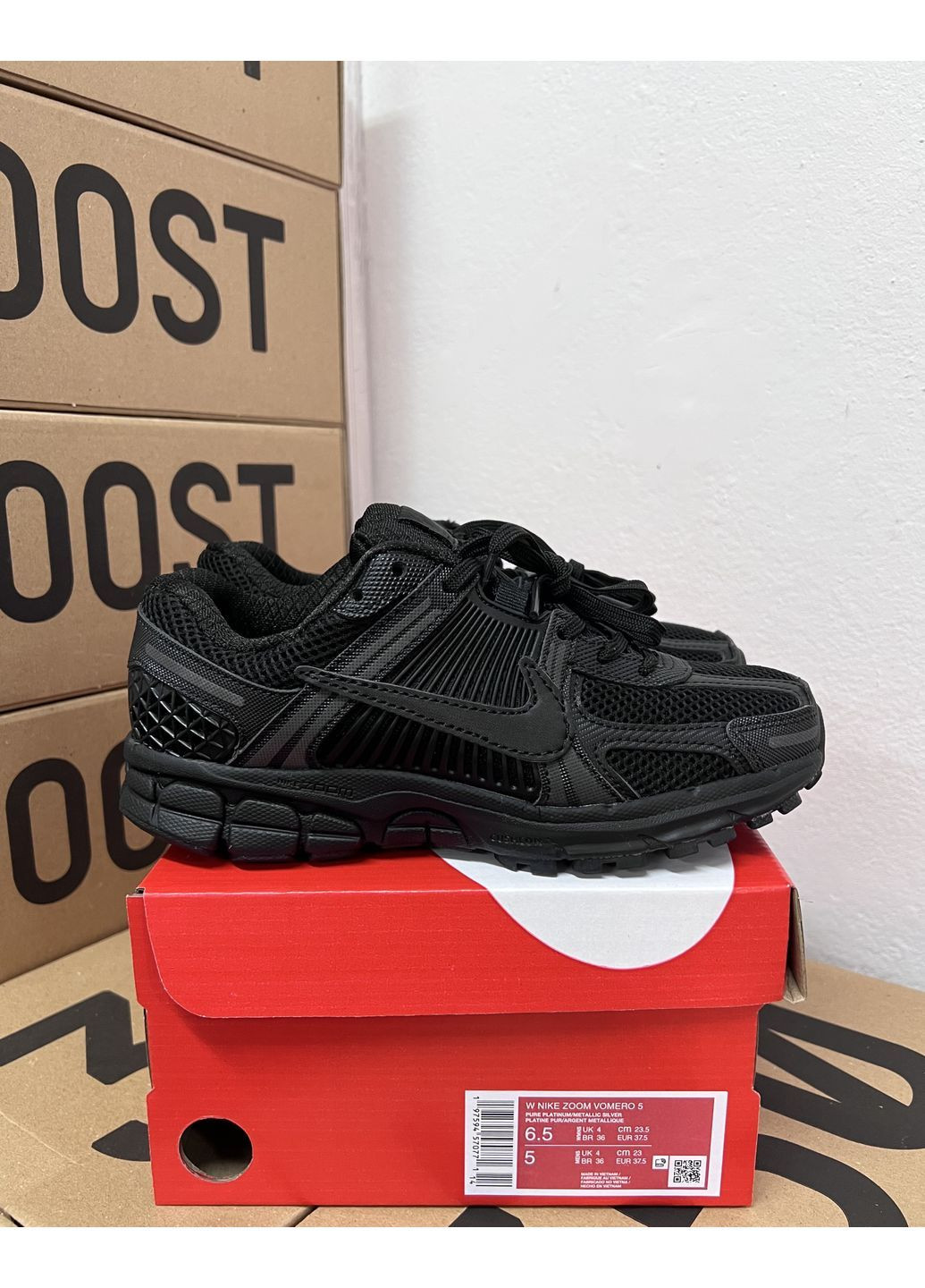 Черные всесезонные кроссовки vomero 5 black Nike