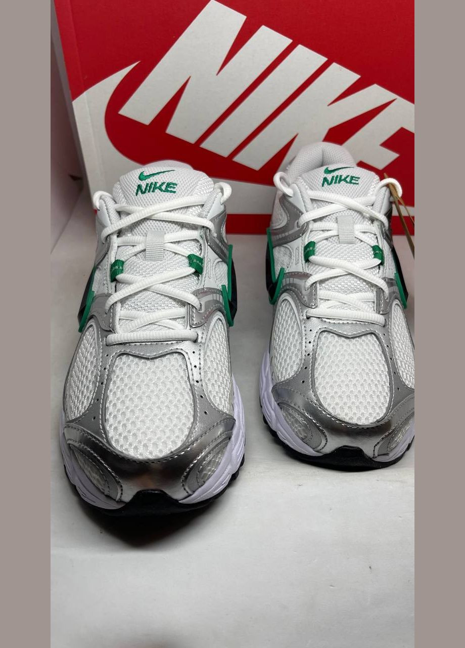 Білі кросівки чоловічі Nike V5 RNR