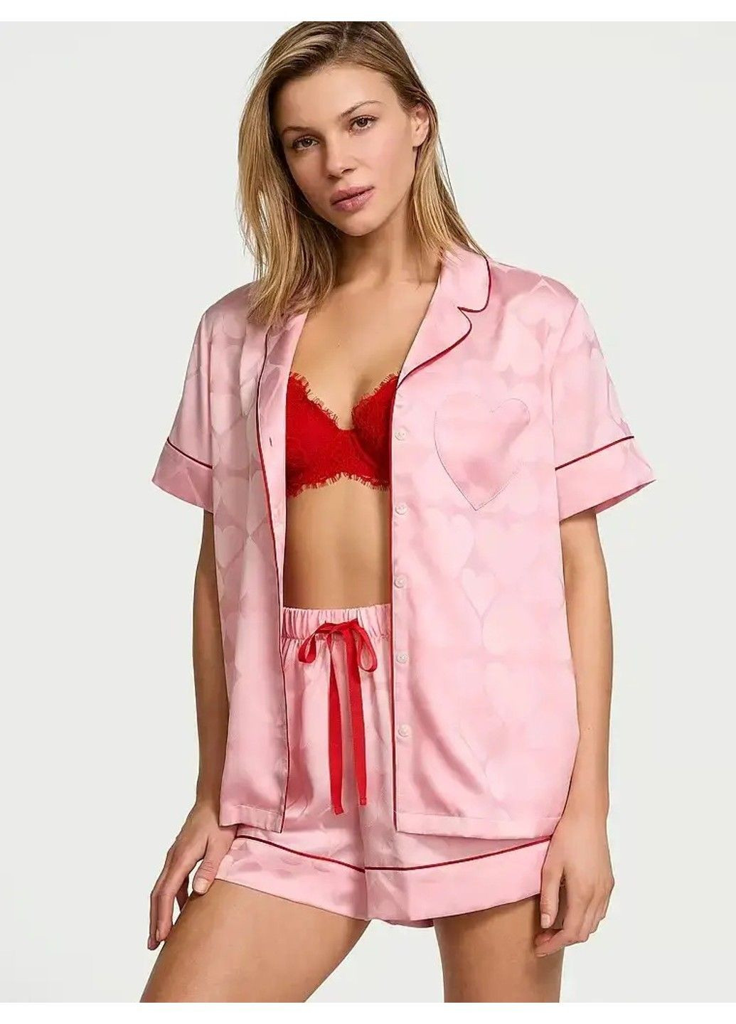 Розовая всесезон подарочный набор пижама с шортиками glazed satin heart short pajama + трусики стринги black love script s Victoria's Secret