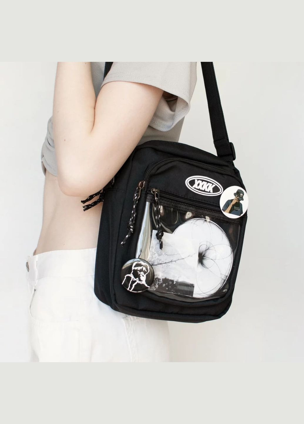 Крос-боді + 4 значки, з прозорою кишенею для декорування чорна унісекс сумка через плече на багато відділень панк гранж аніме No Brand (304769837)