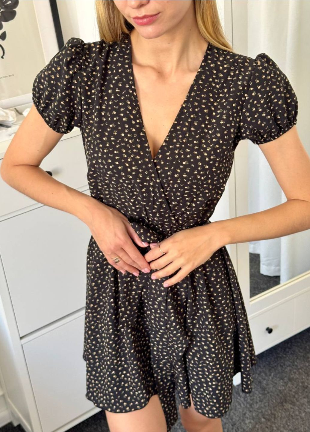 Черное повседневный мини платье с куличом, подчеркивающим талию на запах Tik-Tak с цветочным принтом