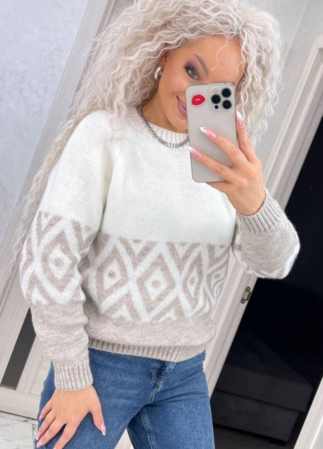 Молочный демисезонный теплый свитер со стильным принтом джемпер Tik-Tak