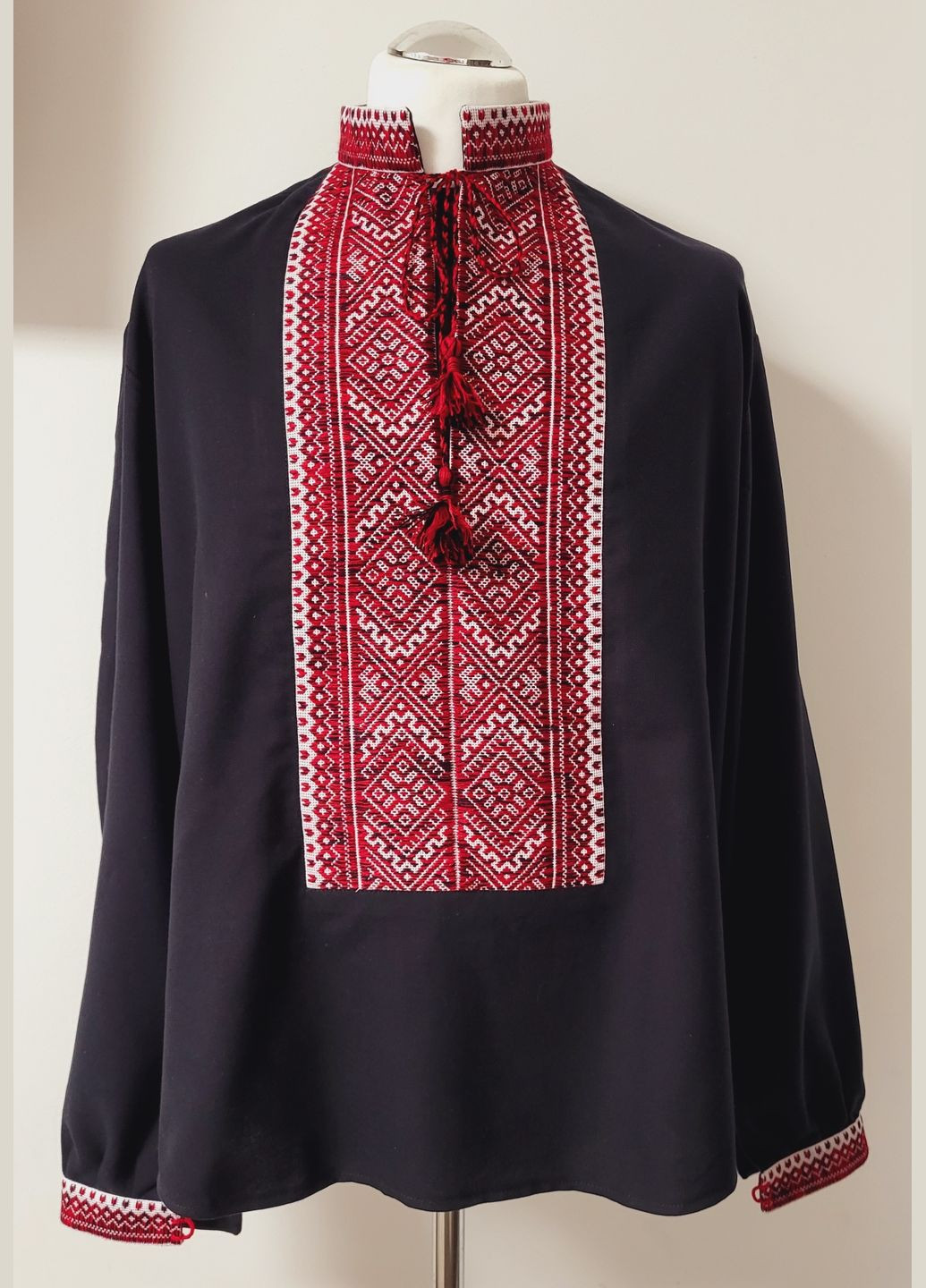 Чорна чоловіча вишиванка ручної роботи чорного кольору на домотканому полотні "малікорнова" Hand Made візерунок українська символіка вільна, пряма бавовна (331769858)