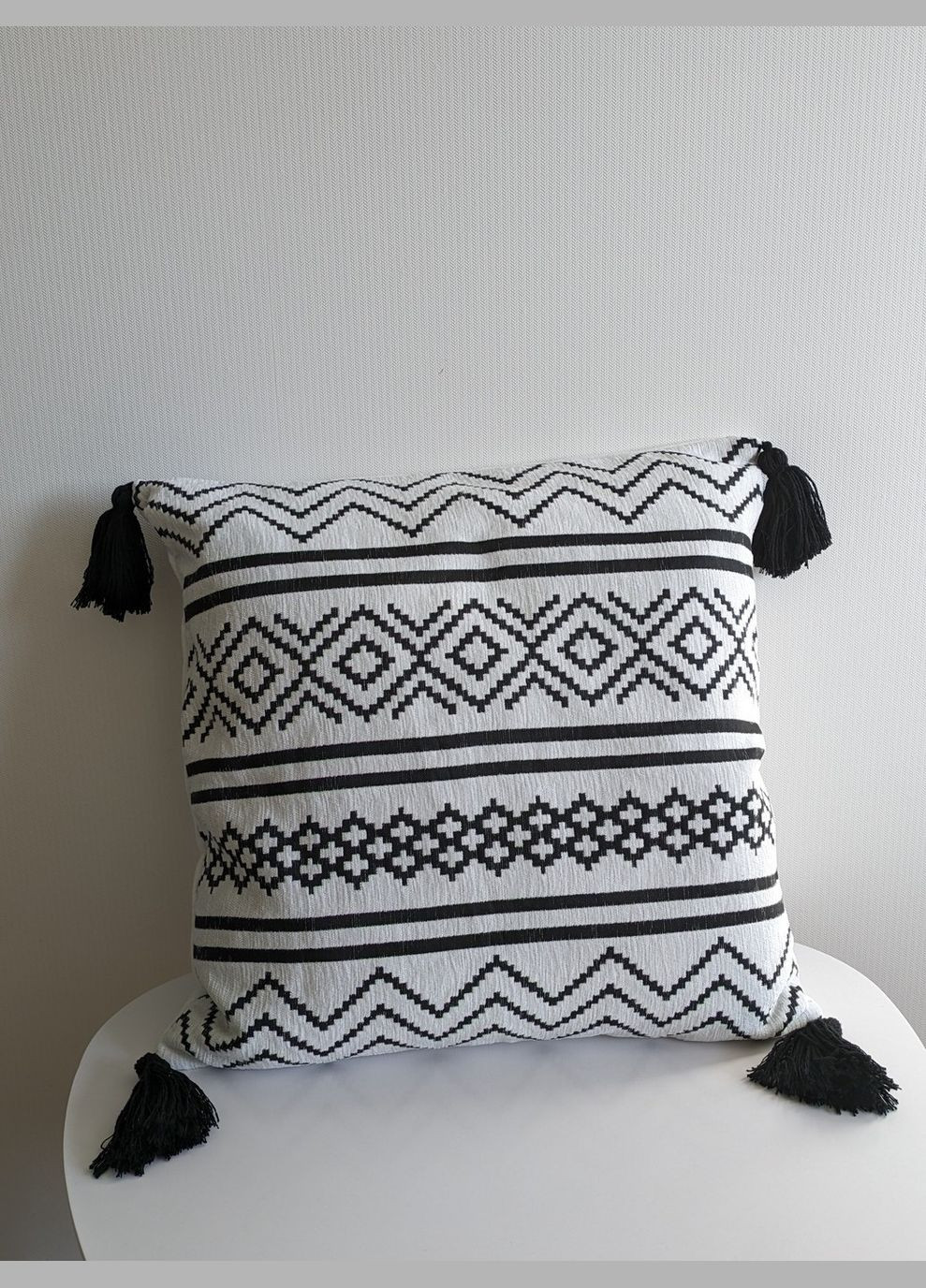 Наволочка декоративная вельветовая с кистями 45х45 см. No Brand (347623689)