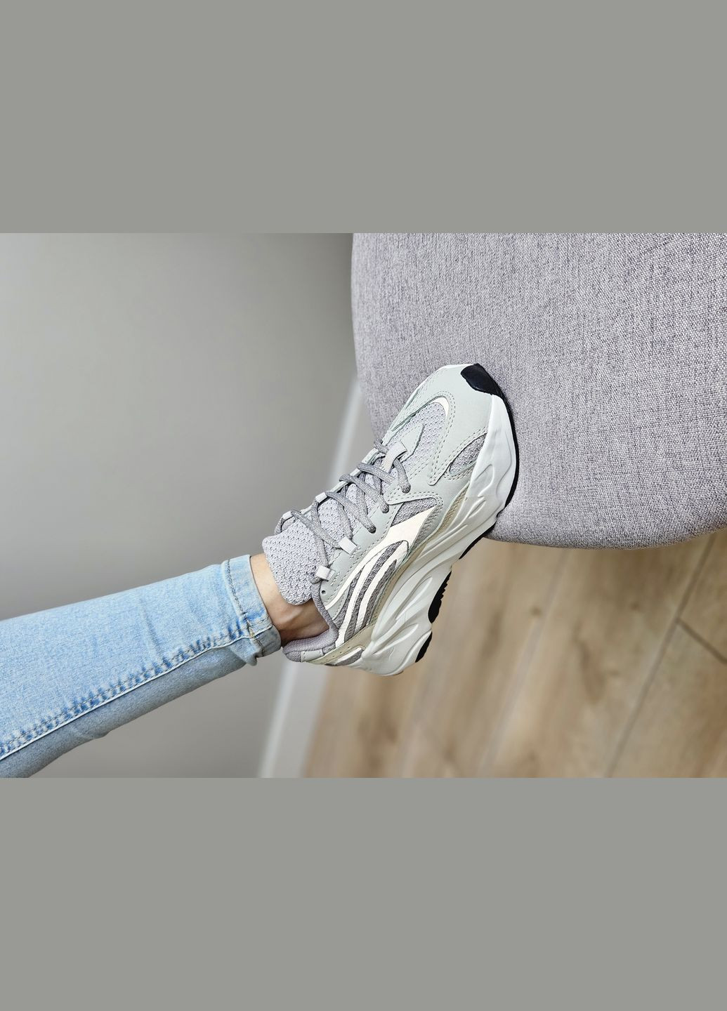 Кроссовки женские и мужские Adidas Yeezy 700 v2 Static beige | Адидас Изи 700 в2 бежевые No Brand бежевые демисезоны (307397807)