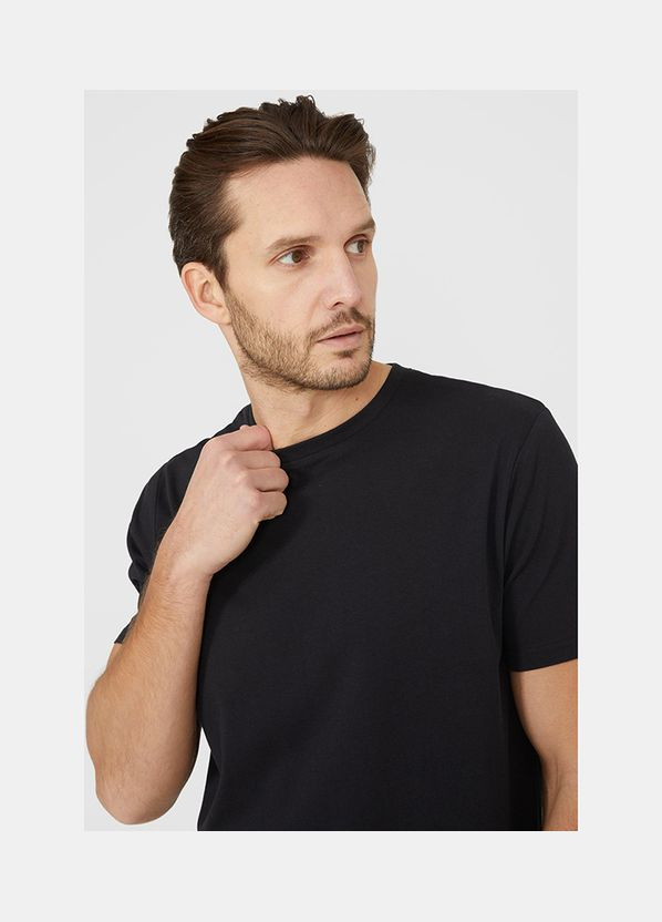 Черная футболка MAINE