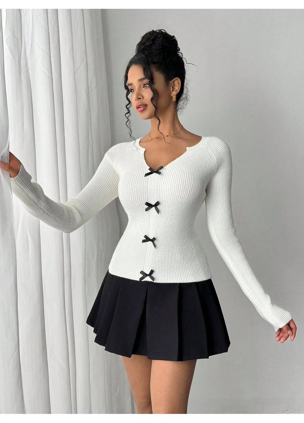 Белый демисезонный свитер SHEIN