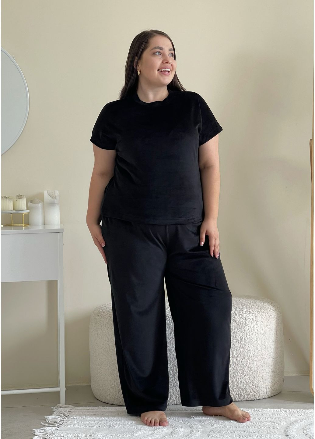 Чорна всесезон велюрова піжама з широкими штанами та футболкою футболка + штани Merlini Катто