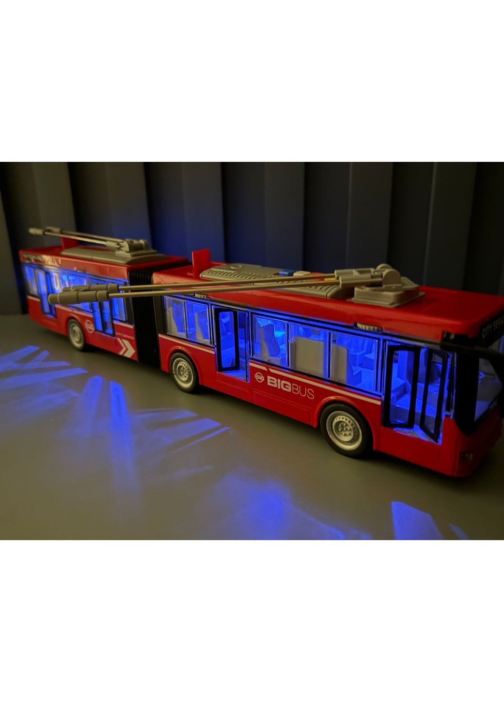 Троллейбус инерционный со светом и звуком механическое открывание дверей масштаб 1:16 резиновые колеса (WY915A/B) WenYi (367191340)