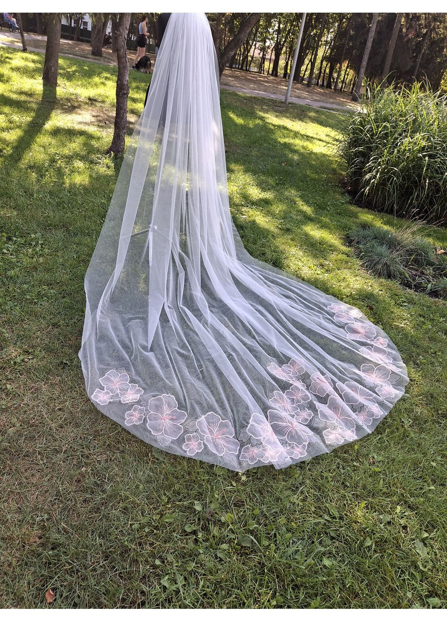 Довга весільна фата з вишитими аплікаціями No Brand (369162393)