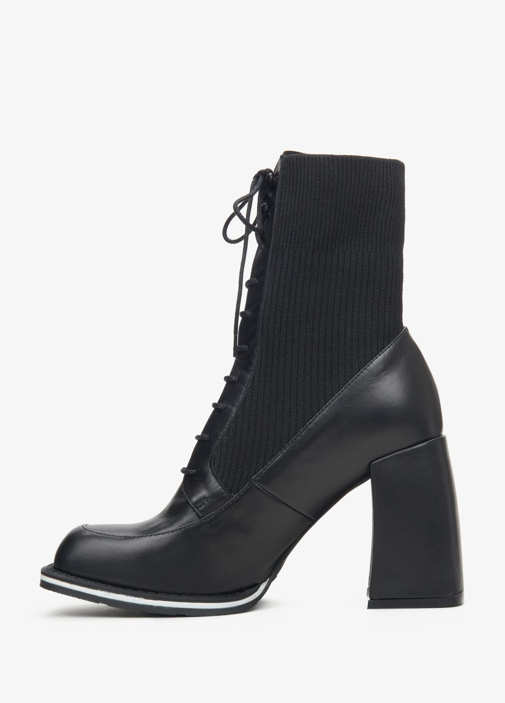 Осенние ботинки, цвет черный Estro