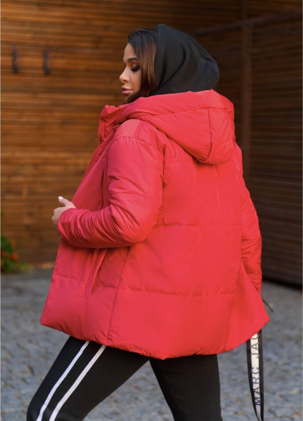 Червона демісезонна жіночка куртка з утеплювачем No Brand